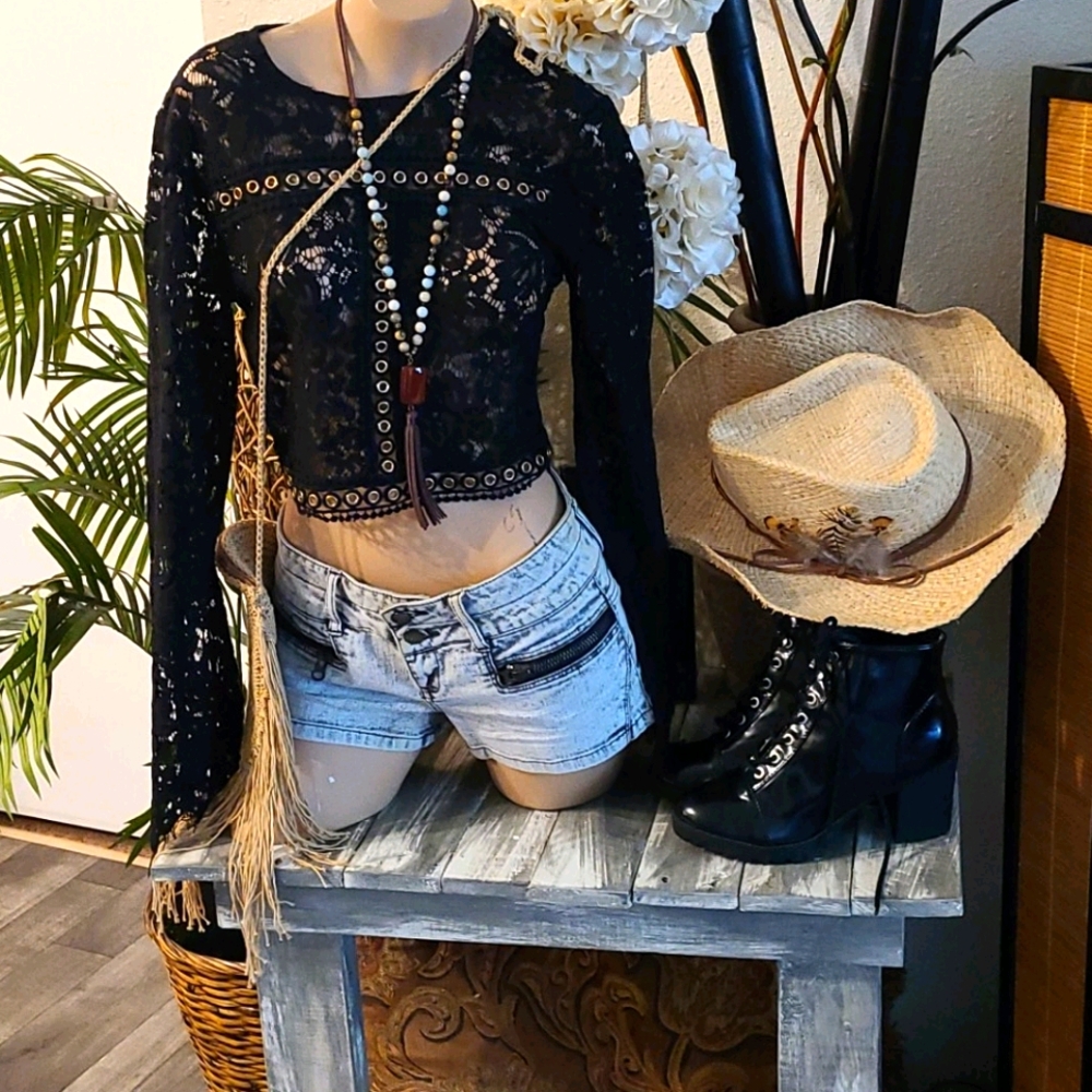 SALE TODAY SEXY CROP TOP  LONG SLEEVES SM. .MULTI